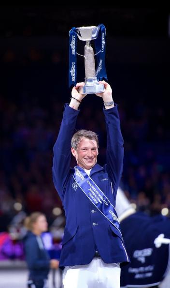 Symphony in blue: Germany's Daniel Deusser holds the Longines FEI World Cup™ Jumping trophy aloft after victory at last year’s Final in Lyon (FRA) with Cornet D'Amour. (FEI/Arnd Bronkhorst)